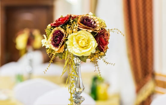 Floral decoration on festive table. floral arrangement in the design of a festive table