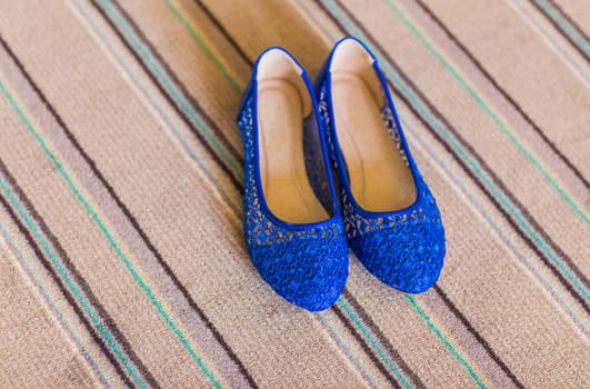 Elegant blue flat shoes for women in stones