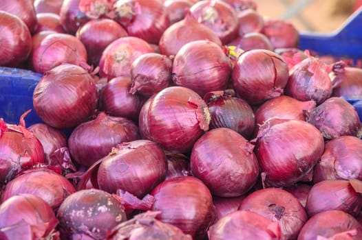 red onions piled up at the local market