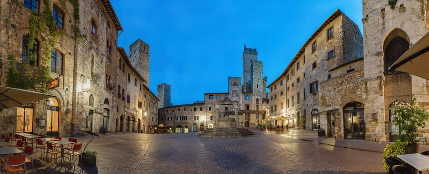 Panoramic view of famous Piazza della Cisterna in the historic town of San Gimignano on a morning, Tuscany, Italy.