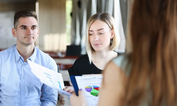 Businessman explains the policy of the enterprise discuss the problem of education the study. Of the stated material a lecture for a narrow circle of people.