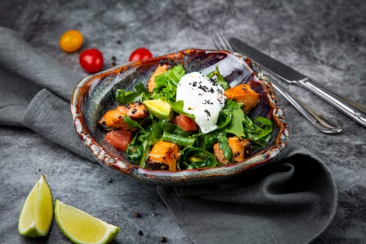 warm salmon salad in josper with herbs