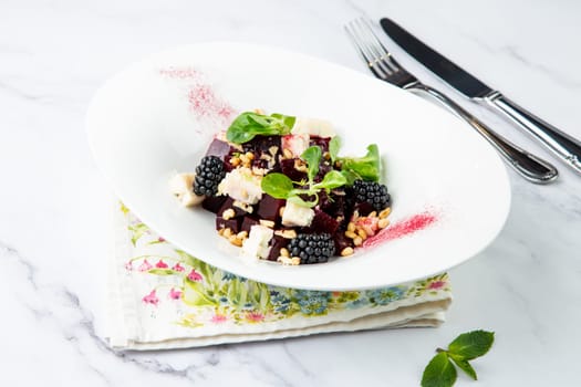 salad of blackberries, beets, seeds and cheese