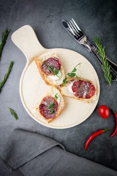 bruschetta with smoked horse meat and kaymak sauce