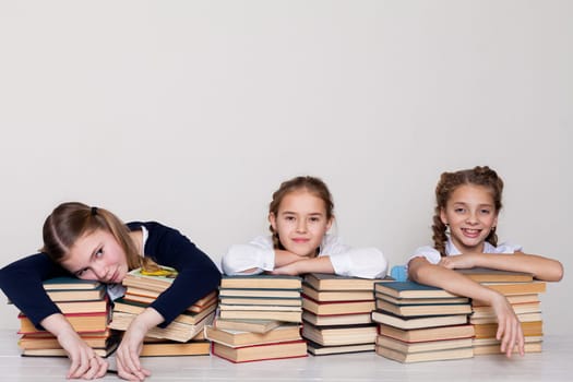 three schoolgirl at the desk study books