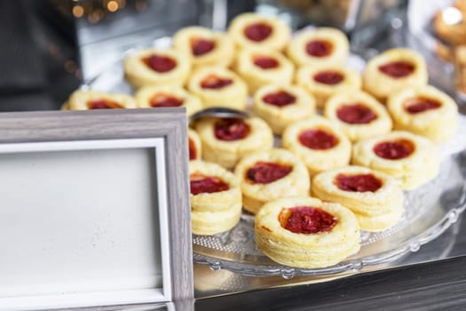 Small pizzas served on a glass plate as an appetizer. Parties. Events.