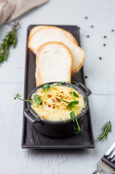 Julienne in a mug with pieces of bread