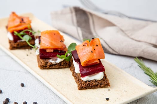 bruschetta with pear, gorgonzola and blueberries