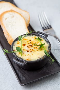 Julienne in a mug with pieces of bread