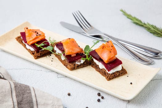 bruschetta with pear, gorgonzola and blueberries