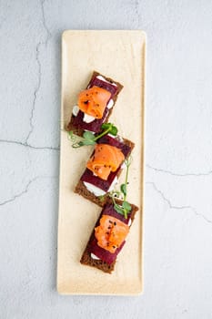 bruschetta with pear, gorgonzola and blueberries