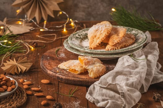 A crescent-shaped pastry whose filling is made of eggs and almonds wrapped in crispy dough, cut in an artisanal way and sprinkled with sugar.