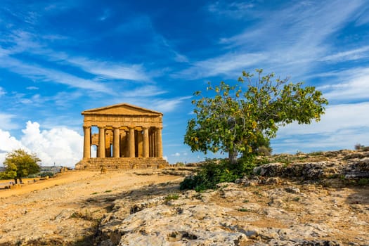 Valley of the Temples (Valle dei Templi), The Temple of Concordia, an ancient Greek Temple built in the 5th century BC, Agrigento, Sicily. Temple of Concordia, Agrigento, Sicily, Italy