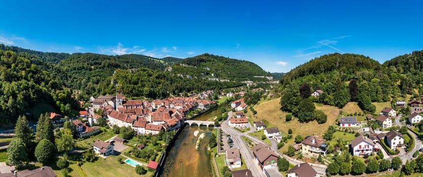 Picturesque Swiss village of Saint-Ursanne on the Doubs River, Switzerland. Village Saint-Ursanne in the district of Porrentruy in the canton of Jura, Switzerland. Saint Ursanne, Jura, Suisse