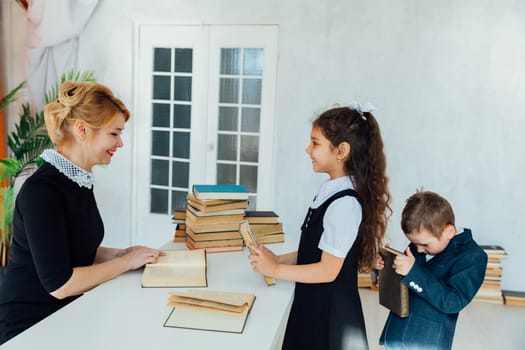 Teacher training of schoolchildren at a school lesson