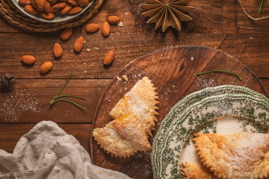 A crescent-shaped pastry whose filling is made of eggs and almonds wrapped in crispy dough, cut in an artisanal way and sprinkled with sugar.