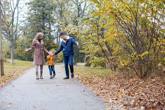 mom dad and a little boy walk in the Park 1