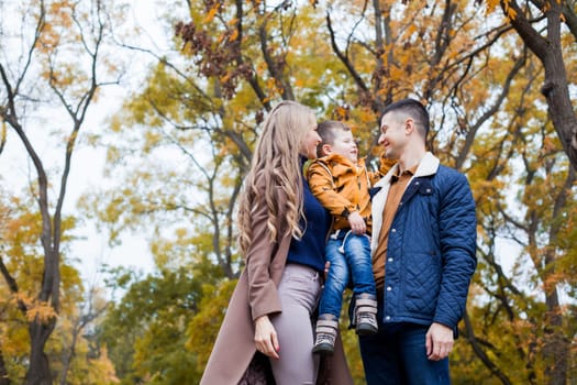 Happy family walks through the Park Winter forest 1