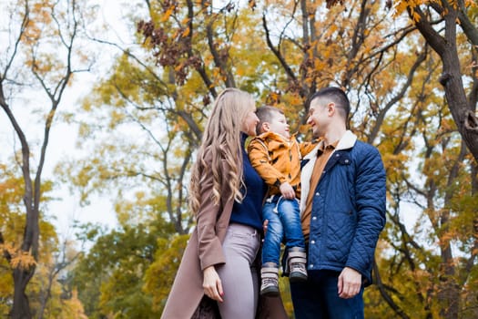 Happy family walks through the Park Winter forest 1