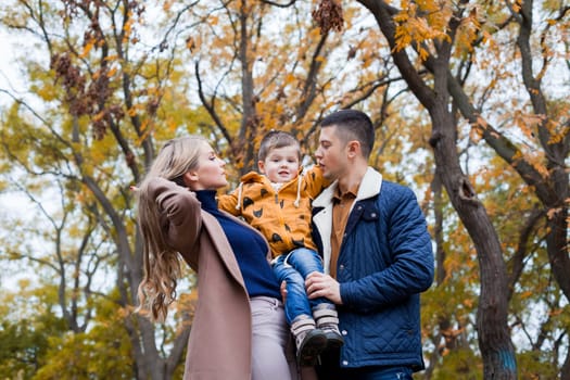 Happy family walks through the Park Winter forest 1