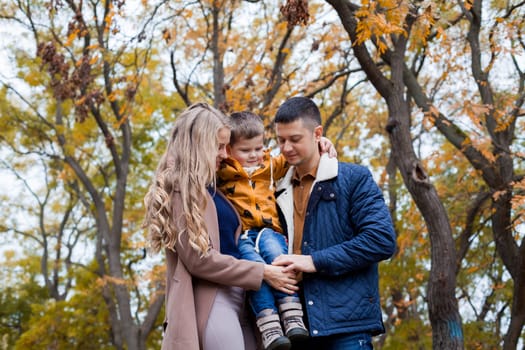 Happy family walks through the Park Winter forest 1