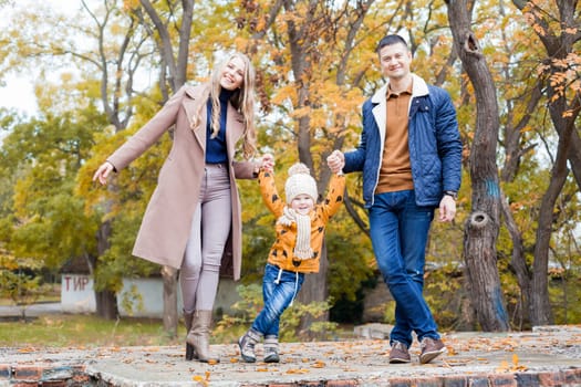 Happy family walks through the Park Winter forest 1