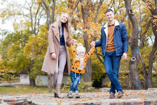 Happy family walks through the Park Winter forest 1