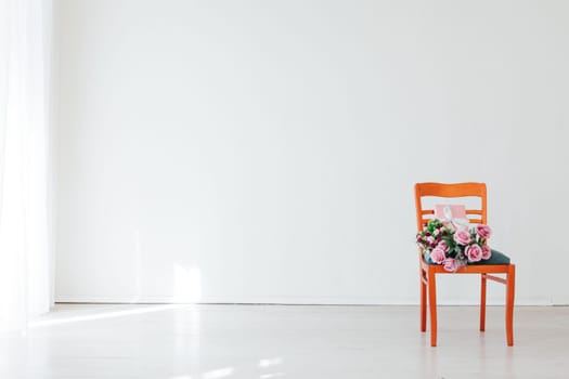 chair with flowers in the interior of an empty room