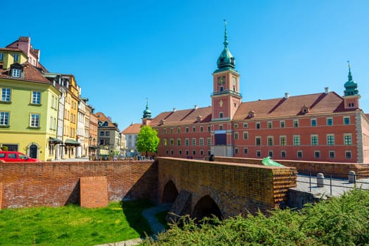 The Royal Castle of Warsaw is a castle residency that formerly served throughout the centuries as the official residence of the Polish monarchs.