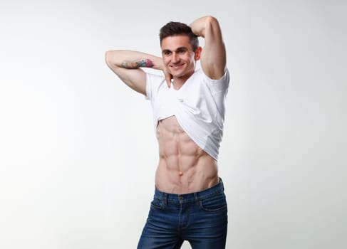 Strong male press thanks to diet and constant training