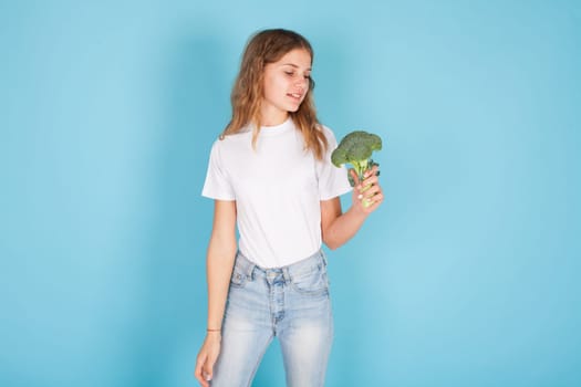 Beautiful girl holds ripe vegetables for food