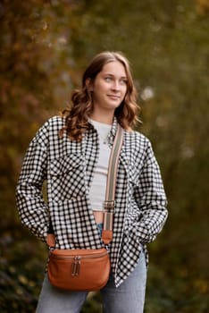 Autumn Elegance: Girl with Warm Tones, Casual Style, and a Park Stroll. ashion trends, autumn style, casual elegance, outdoor fashion, trendy accessories, park lifestyle, cozy vibes, seasonal warmth, stylish look, autumnal hues