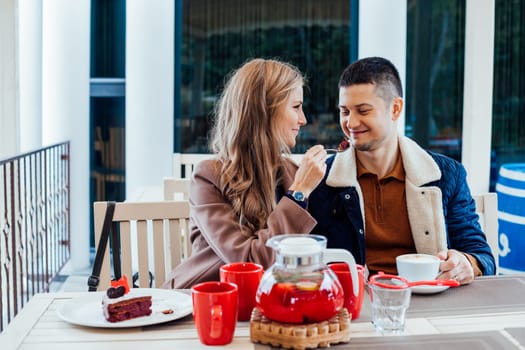 restaurant. a guy with a girl drink hot coffee and tea 1