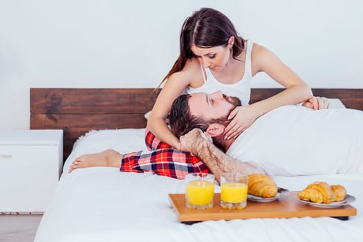 a man with a woman in the morning woke up to breakfast in bed 1