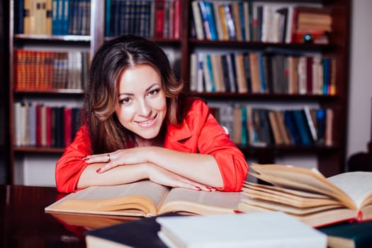 girl is preparing for the exam in the library reads a lot of books