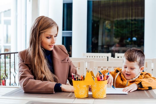 mom and young boy draw colored pencils 1