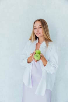 woman holding two green apples in her hands