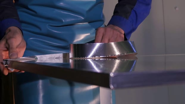 After grinding worker using reinforcing tape taping the corner of the glass. Paste Scotch glass. Using the silver tape operating handles corners of the glasses. Industry