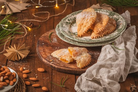 A crescent-shaped pastry whose filling is made of eggs and almonds wrapped in crispy dough, cut in an artisanal way and sprinkled with sugar.