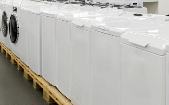 The hardware store is for sale a modern washing machine of different manufacturers and with different type of Laundry load.