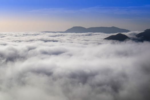 Photographic documentation of the moment when the fog rises in the valley early in the morning 