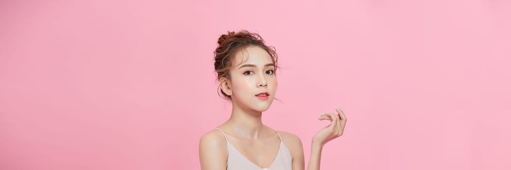  Portrait of attractive asian girl with beauty natural skin isolated on pink background