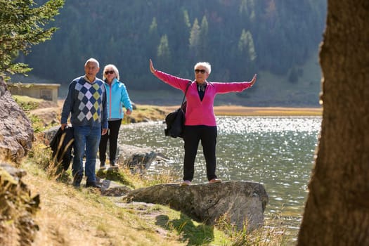 A family shares delightful moments with their friends amid the stunning landscapes of mountains, lakes, and winding paths, promoting a healthy lifestyle and the joy of familial bonds in the embrace of nature's beauty.