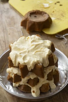 preparation of a homemade cream-filled dessert with as base a sponge cake