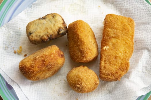 mixed fried food: potato croquettes, supplì, ricotta and aubergine meatballs mozzarella in carrozz