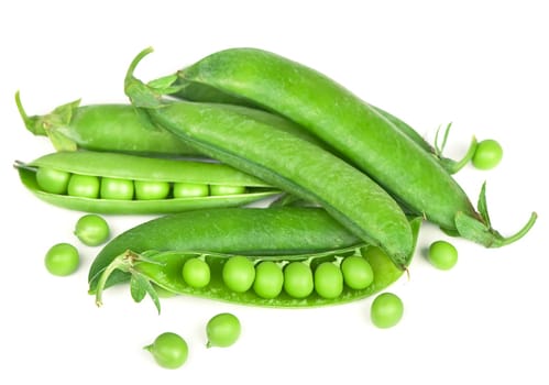 Experience the vibrant allure of plump green peas, meticulously isolated on a pristine white backdrop.