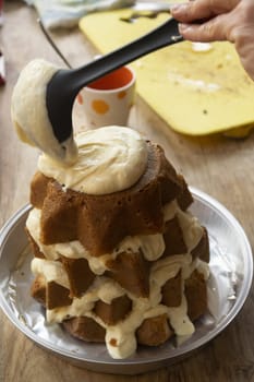 preparation of a homemade cream-filled dessert with as base a sponge cake