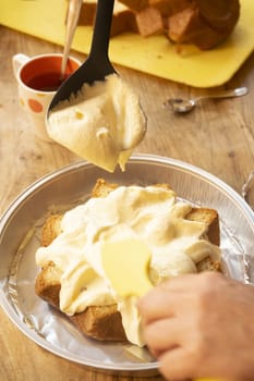 preparation of a homemade cream-filled dessert with as base a sponge cake