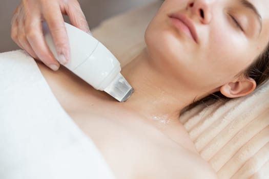Modern cosmetological device for ultrasound skin cleaning