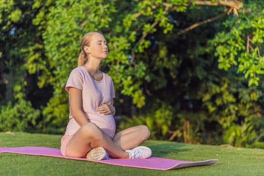 Energetic pregnant woman takes her workout outdoors, using an exercise mat for a refreshing and health-conscious outdoor exercise session.